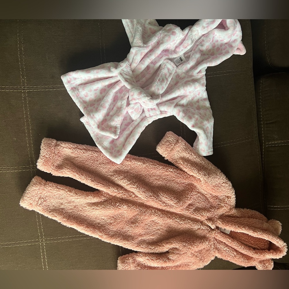 Rob for infant girl 0-9 months/onsie for infant girl 6-12 months